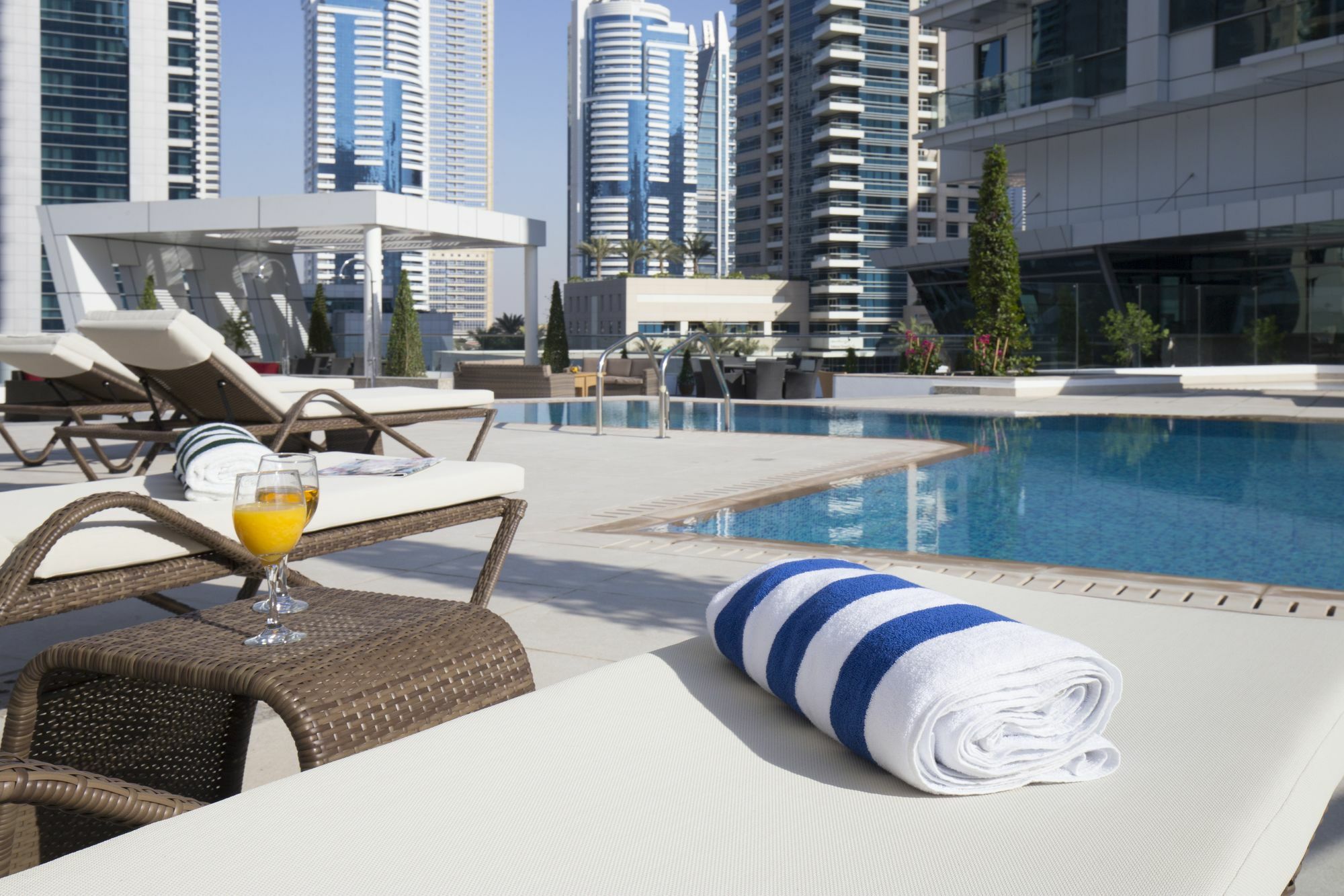 La Verda Suites And Villas Dubai Marina Exterior photo